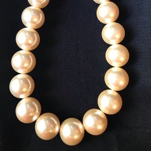 Chunky statement pearl necklace